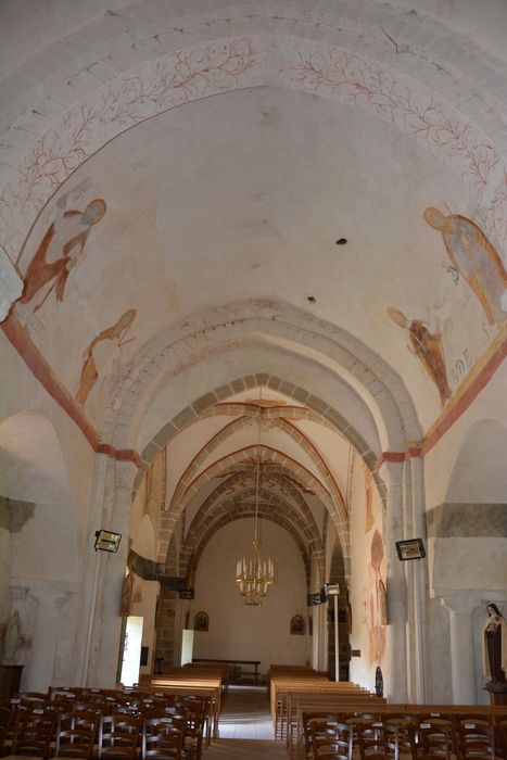 Eglise de la Nativité de la Vierge : Nef, vue générale