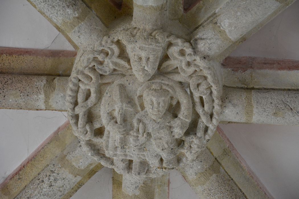 Eglise Saint-Martin : Détail d'une clef de voûte