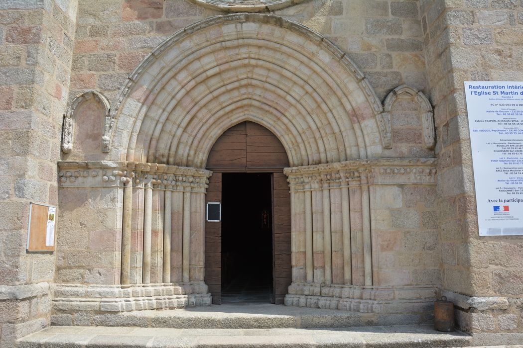 Eglise Saint-Martin : Portail occidental, vue générale