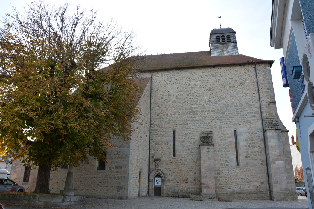 Eglise Saint-Martin : Façade latérale nord, vue générale