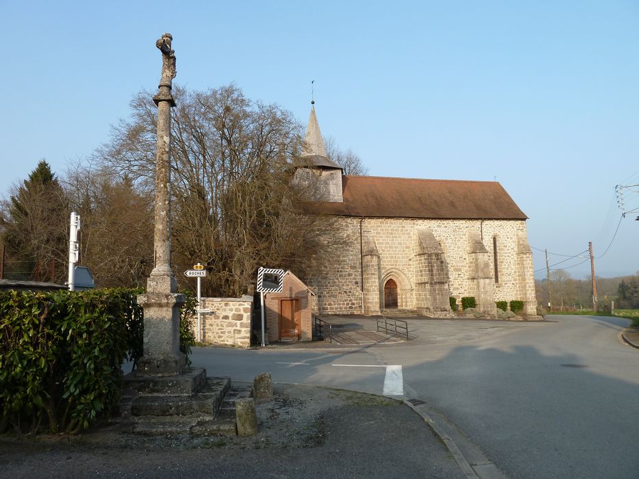 Croix de chemin : Vue générale de la croix dans son environnement