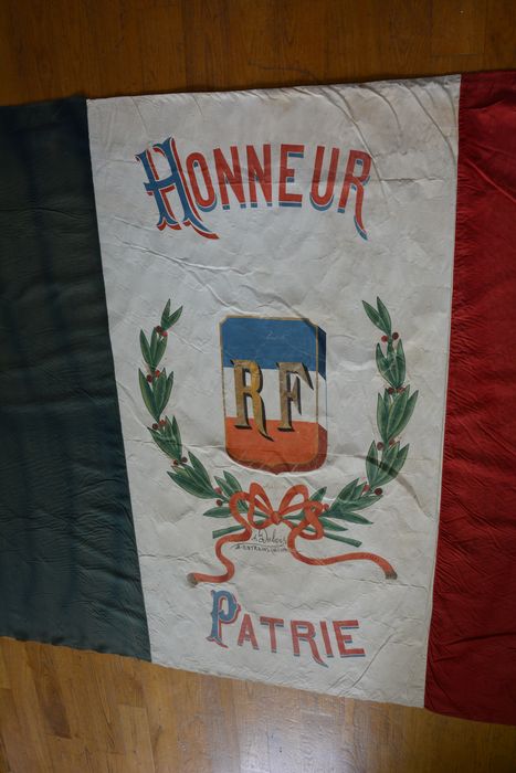 drapeau de conscrits, vue partielle