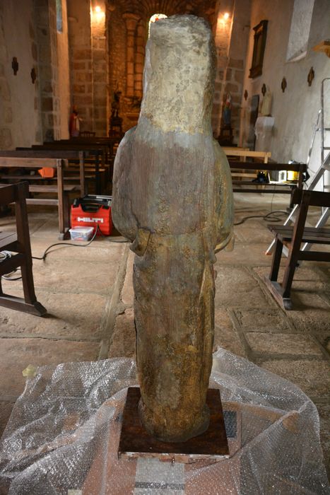 statue : Vierge à l'Enfant allaitant, revers, vue générale