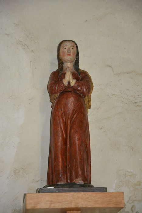 statue : sainte non identifiée