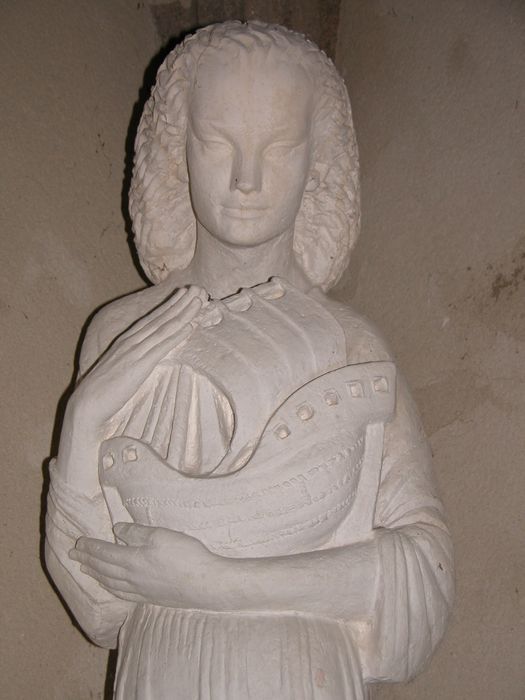 statue : sainte Geneviève, vue partielle