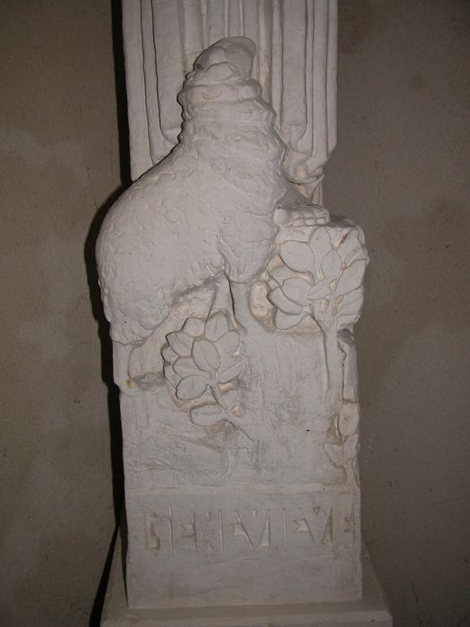 statue : sainte Geneviève, détail