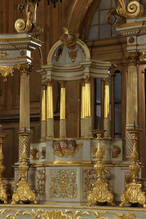 autel dit du Plafond, retable, statues : Anges adorateurs, gradins d'autel, tabernacle, ciborium