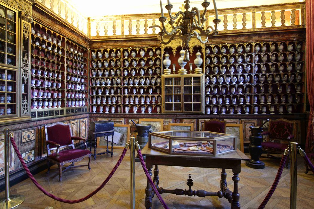 hôpital Saint-Jacques : Apothicairerie, salle de la pharmacie