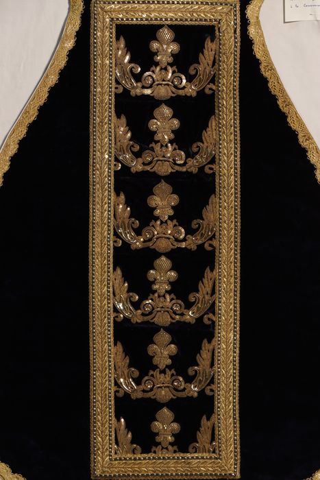 chasuble (ornement violet dit à tort "du cardinal de Rohan"), détail