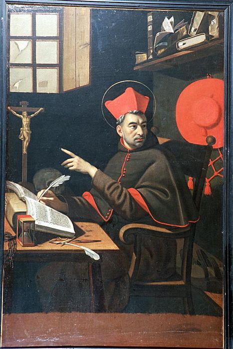 tableau : portrait d'un cardinal assis devant un bureau et montrant de sa plume le Christ (saint Bonaventure ?) - © Ministère de la Culture (France), Conservation des antiquités et des objets d’art de la Drôme – Tous droits réservés 