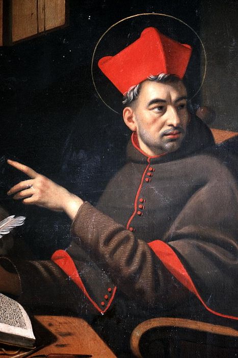 tableau : portrait d'un cardinal assis devant un bureau et montrant de sa plume le Christ (saint Bonaventure ?), détail - © Ministère de la Culture (France), Conservation des antiquités et des objets d’art de la Drôme – Tous droits réservés