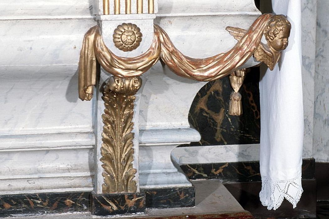 autel, détail - © Ministère de la Culture (France), Conservation des antiquités et des objets d’art de la Drôme – Tous droits réservés 