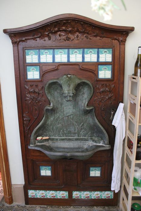 Fontaine et sa boiserie