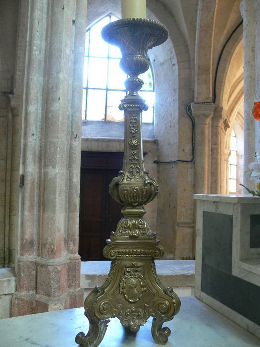 6 chandeliers, croix d'autel, du maître-autel