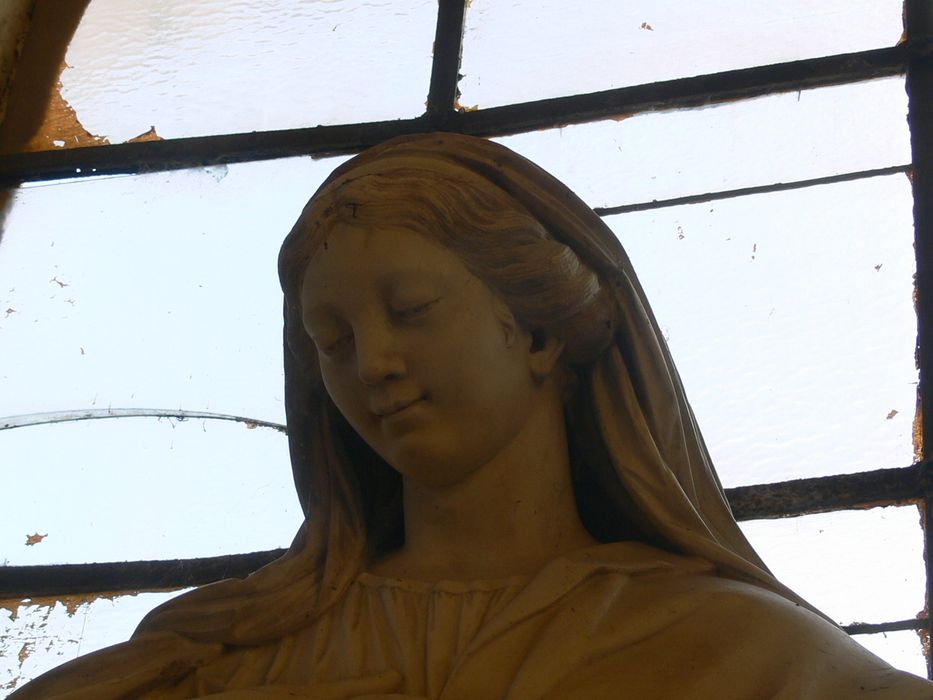 statue : Vierge, détail