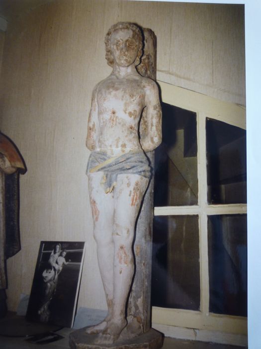 statue : Saint Sébastien, vue générale - © Ministère de la Culture (France), Conservation des antiquités et des objets d’art du Finistère, tous droits réservés