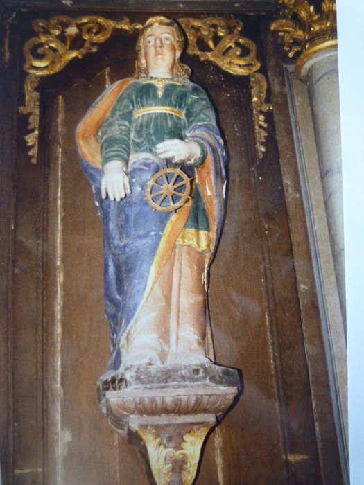 statue : Sainte Catherine, vue générale - © Ministère de la Culture (France), Conservation des antiquités et des objets d’art du Finistère, tous droits réservés