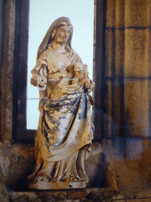 statue : Vierge à l'Enfant, vue générale - © Ministère de la Culture (France), Conservation des antiquités et des objets d’art du Finistère, tous droits réservés