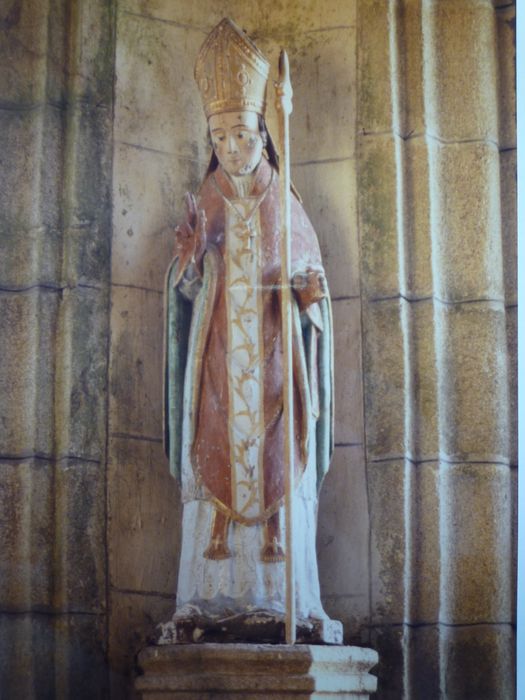 statue : Saint Evêque, vue générale - © Ministère de la Culture (France), Conservation des antiquités et des objets d’art du Finistère, tous droits réservés