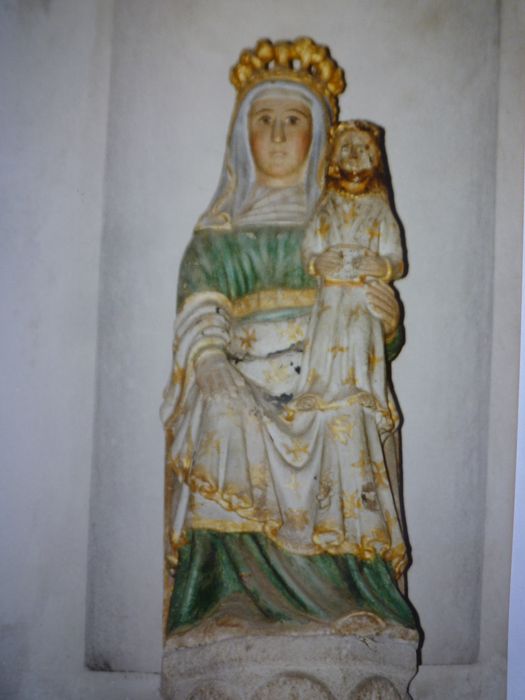 statue : Vierge à l'Enfant assise, vue générale - © Ministère de la Culture (France), Conservation des antiquités et des objets d’art du Finistère, tous droits réservés