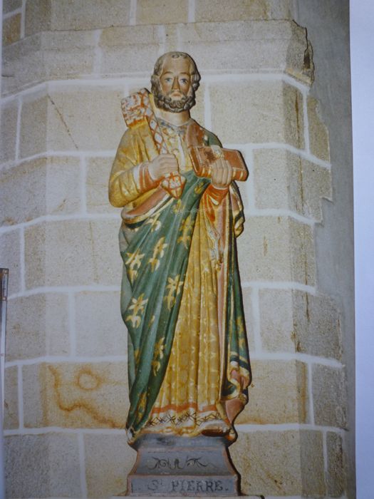 statue : Saint Pierre, vue générale - © Ministère de la Culture (France), Conservation des antiquités et des objets d’art du Finistère, tous droits réservés