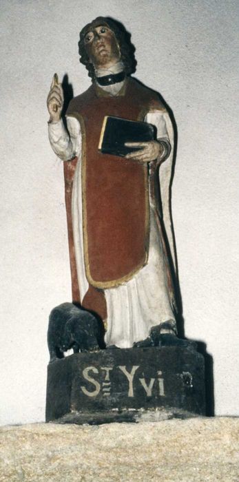 statue : Saint Yvi, vue générale - © Ministère de la Culture (France), Conservation des antiquités et des objets d’art du Finistère, tous droits réservés