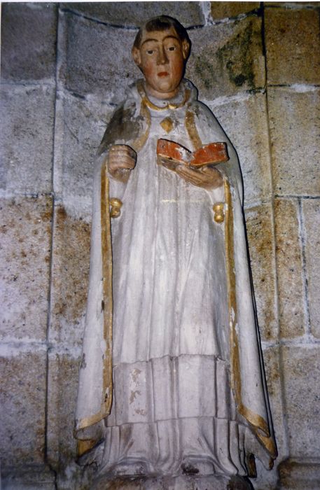 statue : Saint évêque, vue générale - © Ministère de la Culture (France), Conservation des antiquités et des objets d’art du Finistère, tous droits réservés