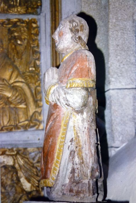 statue : Saint agenouillé, vue générale - © Ministère de la Culture (France), Conservation des antiquités et des objets d’art du Finistère, tous droits réservés