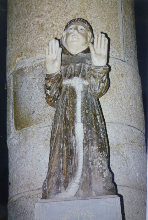 statue : Saint François aux stigmates, vue générale - © Ministère de la Culture (France), Conservation des antiquités et des objets d’art du Finistère, tous droits réservés