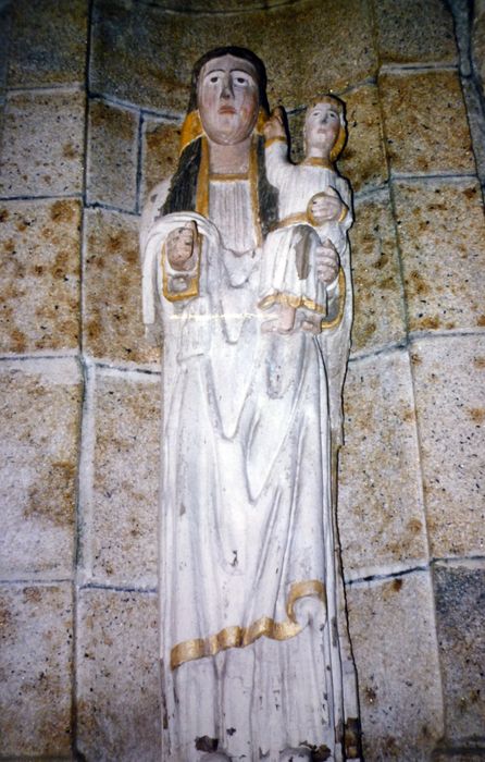 statue : Vierge à l'Enfant, vue générale - © Ministère de la Culture (France), Conservation des antiquités et des objets d’art du Finistère, tous droits réservés