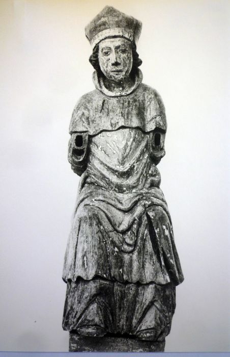 statue : Saint Yves, vue générale - © Ministère de la Culture (France), Conservation des antiquités et des objets d’art du Finistère, tous droits réservés