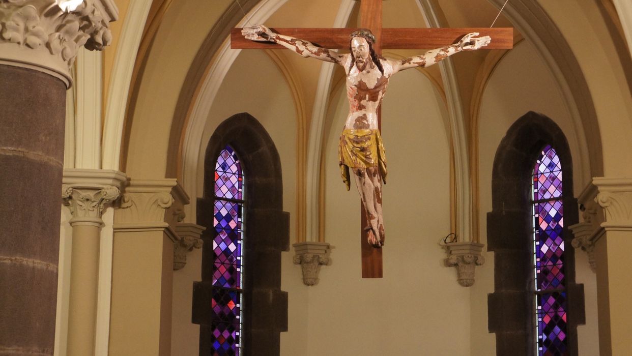 statue : Christ en croix, vue générale - © Ministère de la Culture (France), Conservation des antiquités et des objets d’art du Finistère, tous droits réservés