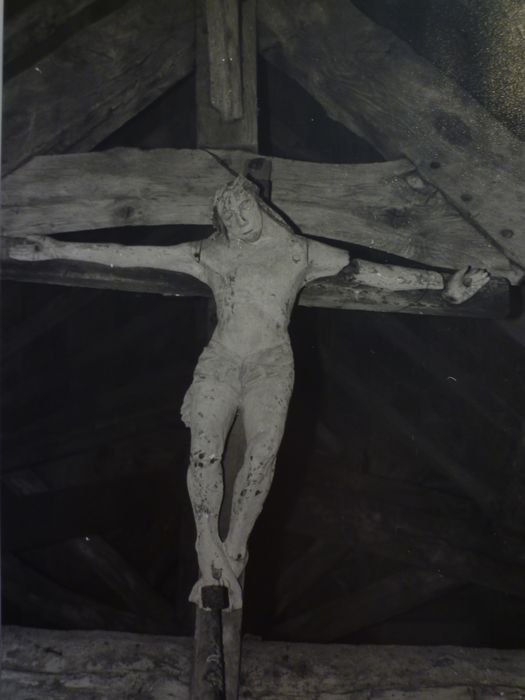 statue : Christ en croix, vue générale - © Ministère de la Culture (France), Conservation des antiquités et des objets d’art du Finistère, tous droits réservés
