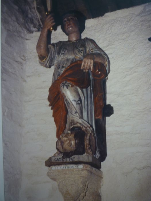 statue : Sainte Catherine, vue générale - © Ministère de la Culture (France), Conservation des antiquités et des objets d’art du Finistère, tous droits réservés