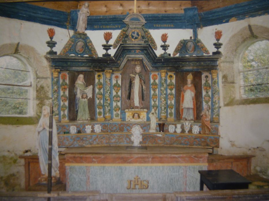 retable et maître-autel, avec les statues de Saint Egarec, de Sainte Véronique et de Saint Yves, vue générale - © Ministère de la Culture (France), Conservation des antiquités et des objets d’art du Finistère, tous droits réservés