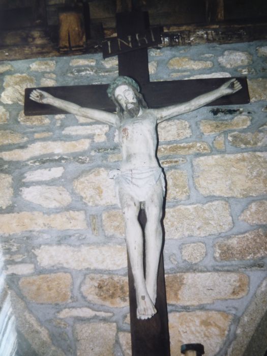 statue : Christ en croix, vue générale - © Ministère de la Culture (France), Conservation des antiquités et des objets d’art du Finistère, tous droits réservés