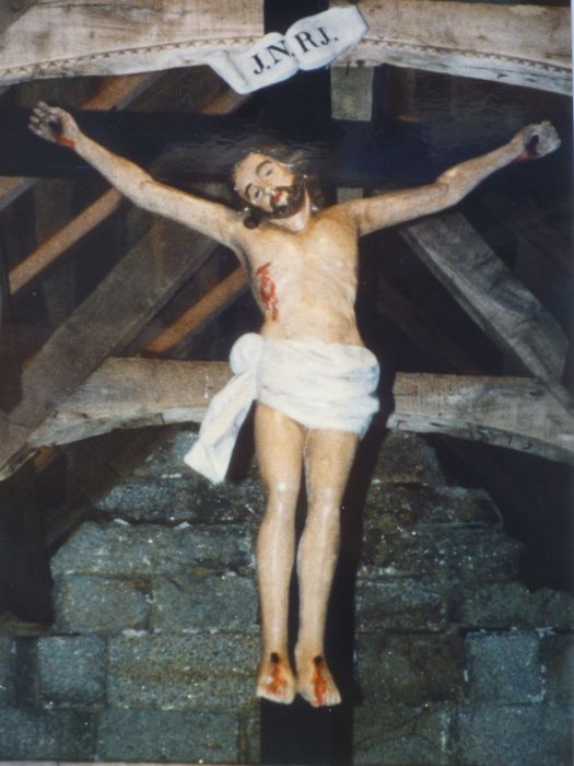 statue : Christ en croix, vue générale - © Ministère de la Culture (France), Conservation des antiquités et des objets d’art du Finistère, tous droits réservés