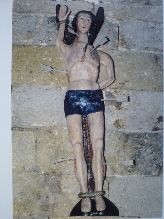 statue : Saint Sébastien, vue générale - © Ministère de la Culture (France), Conservation des antiquités et des objets d’art du Finistère, tous droits réservés