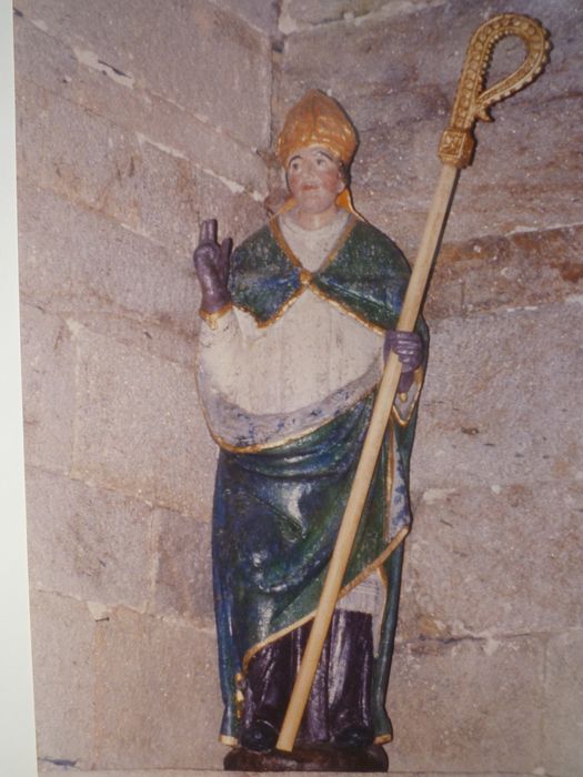 statue : Saint Maudez (?) en évêque, vue générale - © Ministère de la Culture (France), Conservation des antiquités et des objets d’art du Finistère, tous droits réservés