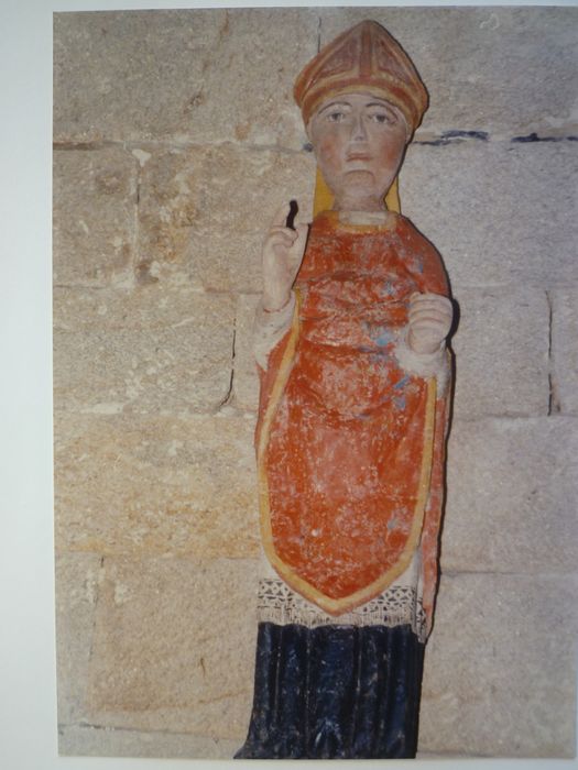 statue : Saint évêque non identifié, vue générale - © Ministère de la Culture (France), Conservation des antiquités et des objets d’art du Finistère, tous droits réservés
