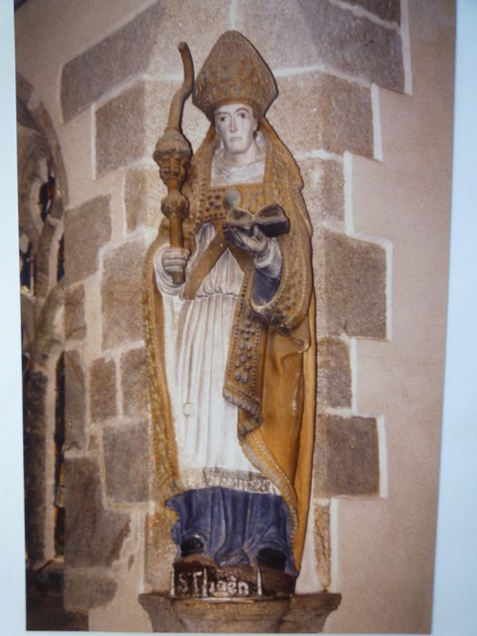 statue : Saint Tugen, vue générale - © Ministère de la Culture (France), Conservation des antiquités et des objets d’art du Finistère, tous droits réservés