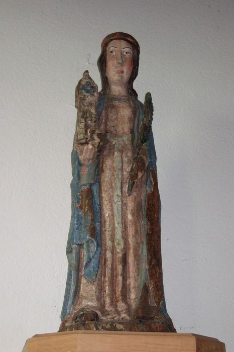 statue : Sainte Barbe, vue générale - © Ministère de la Culture (France), Conservation des antiquités et des objets d’art du Finistère, tous droits réservés