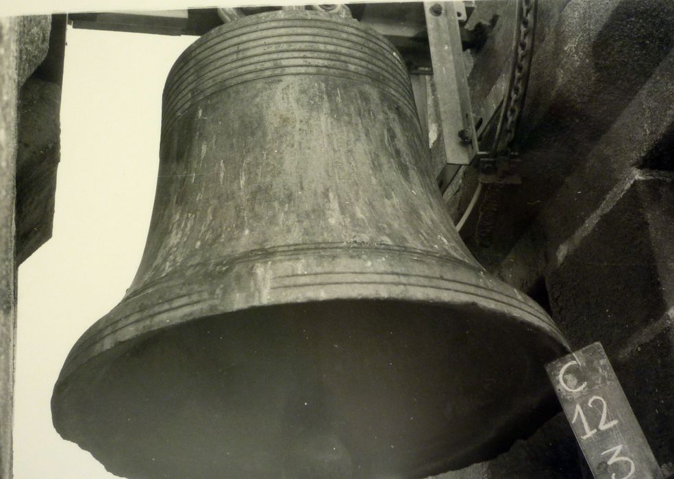 cloche, vue générale - © Ministère de la Culture (France), Conservation des antiquités et des objets d’art du Finistère, tous droits réservés