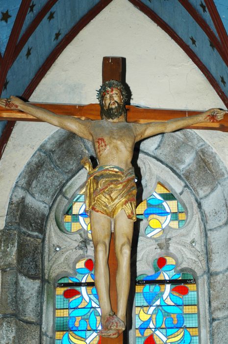 statue : Christ en croix, vue générale