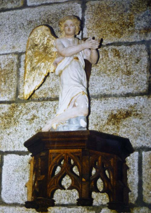 statue : Ange adorateur, vue générale - © Ministère de la Culture (France), Conservation des antiquités et des objets d’art du Finistère, tous droits réservés