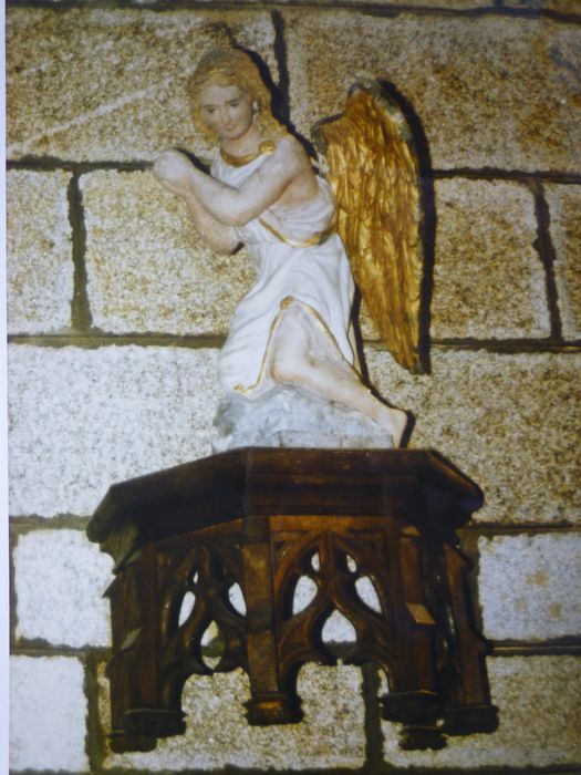 statue : Ange adorateur, vue générale - © Ministère de la Culture (France), Conservation des antiquités et des objets d’art du Finistère, tous droits réservés