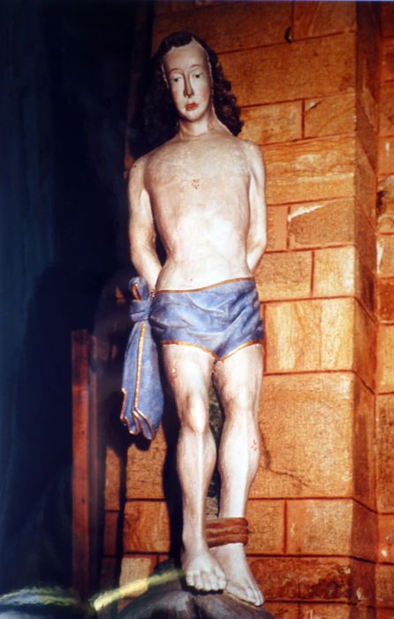 statue : Saint Sébastien, vue générale - © Ministère de la Culture (France), Conservation des antiquités et des objets d’art du Finistère, tous droits réservés