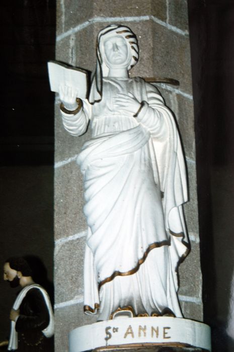 statue : Sainte Anne, vue générale - © Ministère de la Culture (France), Conservation des antiquités et des objets d’art du Finistère, tous droits réservés