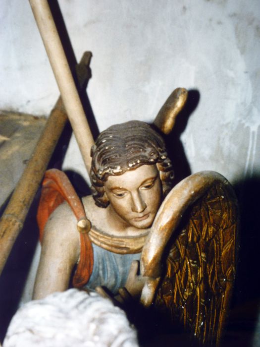 statue : ange adorateur, vue partielle - © Ministère de la Culture (France), Conservation des antiquités et des objets d’art du Finistère, tous droits réservés