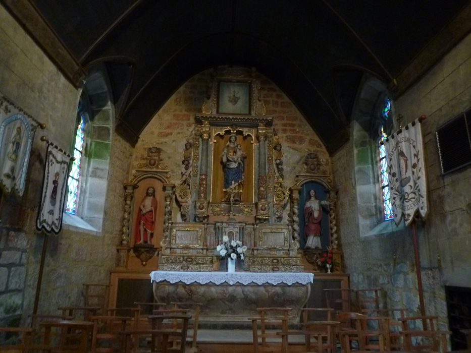 autel ; retable ; statues : Vierge à l'Enfant, Sainte Apolline, Christ attendant le supplice, vue générale - © Ministère de la Culture (France), Conservation des antiquités et des objets d’art du Finistère – Tous droits réservés